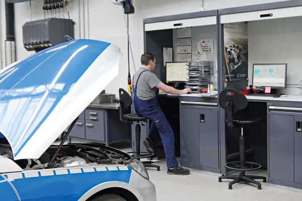 SO GEHT SICHERHEIT Mit den modularen Pr&uuml;f- und Kontrollarbeitspl&auml;tzen bietet LISTA optimale L&ouml;sungen f&uuml;r eine moderne Qualit&auml;tssicherung.